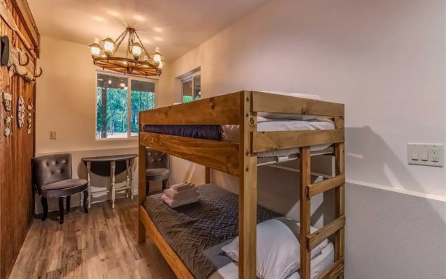 Paradise On The River Three Bedroom Cabin