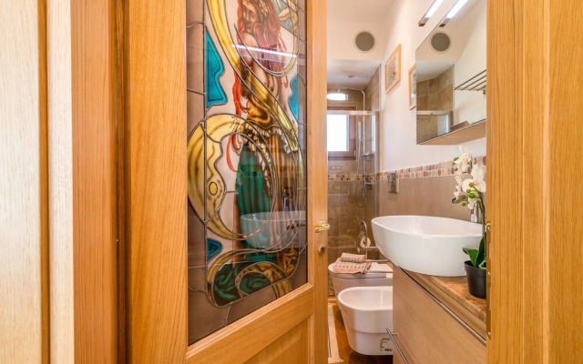 Sunny Canal View in Venice Chic Movida