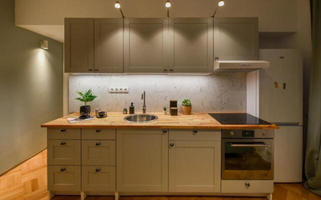 MARBLE & PASTELS - Homey Central Apartment
