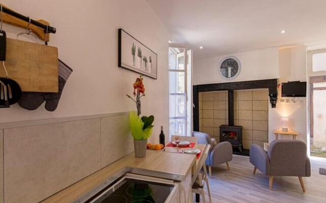 Charming holiday home in Ségur-le-Château with parking