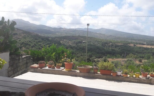 House With 2 Bedrooms in Sennariolo, With Furnished Terrace - 12 km Fr