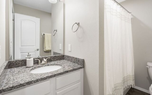 Country Farmhouse - Best of Branson!