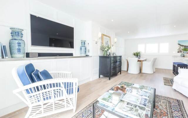 Stunning and Modern 4 Bedroom Townhouse Near Kohi Beach