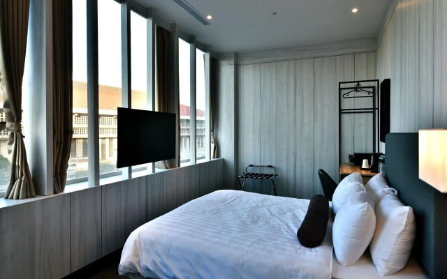 Mayer Inn