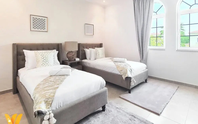 Venduras- Luxe 3BR Villa Jumeirah Park