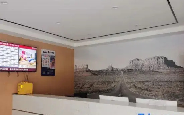 Super 8 Hotel (Hefei Emerald Lake University Town)