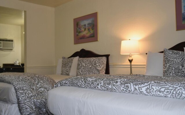 Monterey Pines Inn