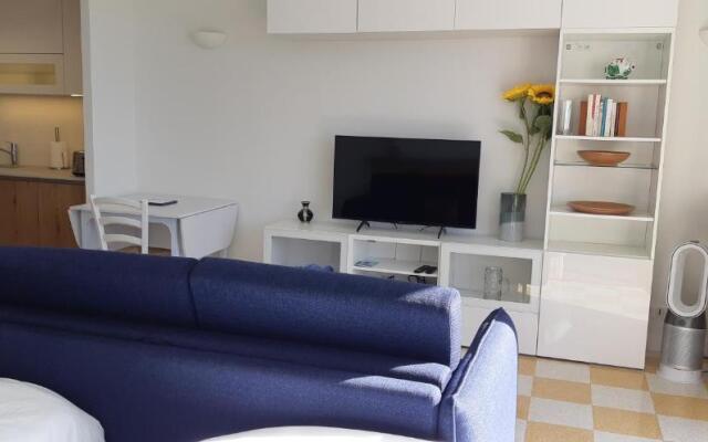 Neptune 5, top floor, sea view