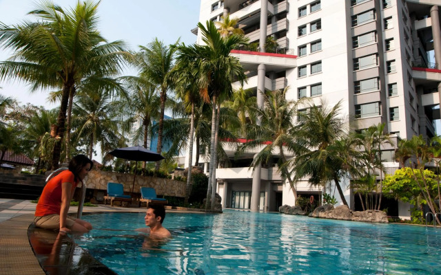 Grand Tropic Suites Hotel