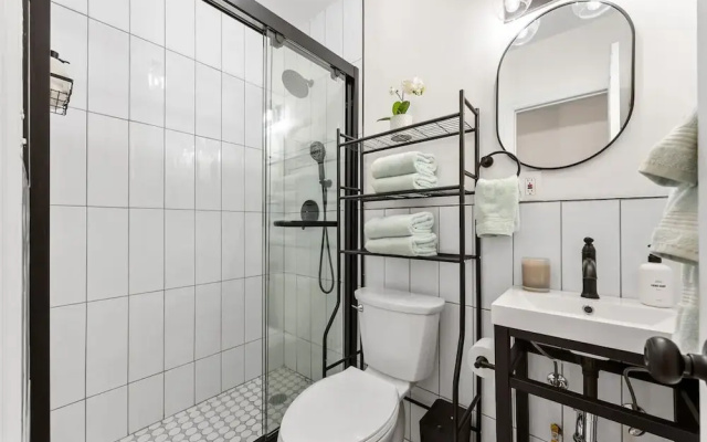 Bright 3BR Harlem Home w In-unit Laundry