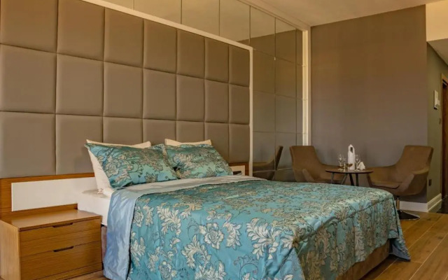 Novel Centre Point Hotel
