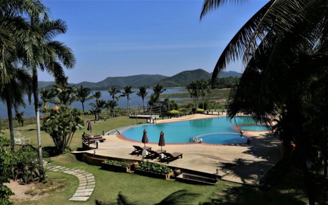 Kaengkrachan Boathouse Paradise Resort