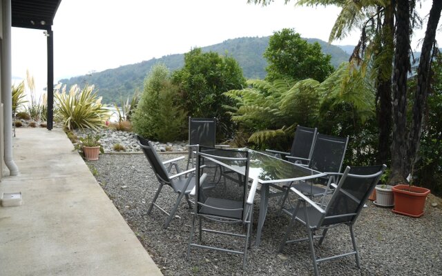 Okiwa Bay Lodge