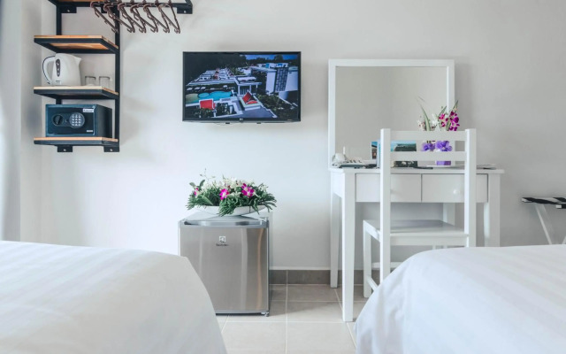 Maikhao Hotel 