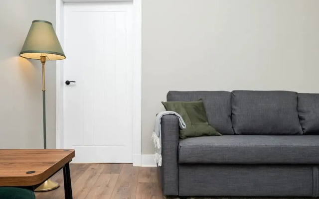 2 Bedroom Flat - Free Parking