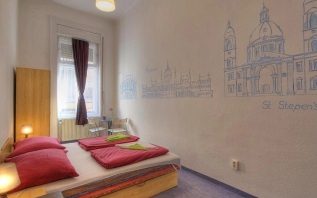 Beds N Roses Hostel and Guesthouse