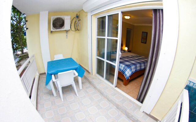 Apartamentos Hostal Cayuco Boramar