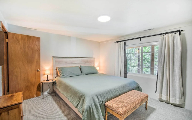 Stunning Getaway in Lake Arrowhead!