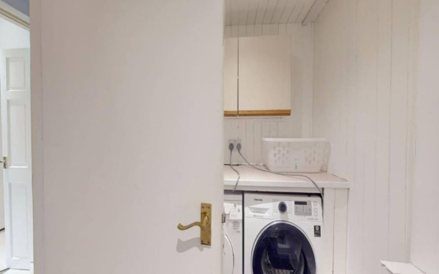 Parlaunt House - 3 Bedroom With Free Parking