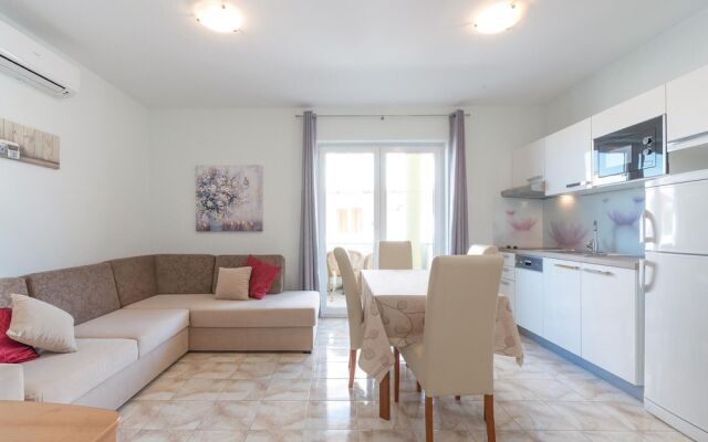 Awesome Home in Povljana With Wifi and 2 Bedrooms