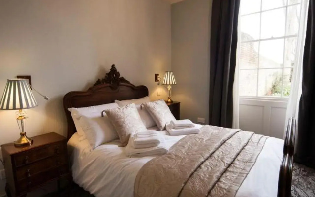 East Walls Hotel