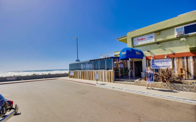 Surfer Beach Hotel