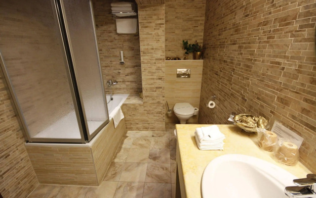 Max Inn Hotel