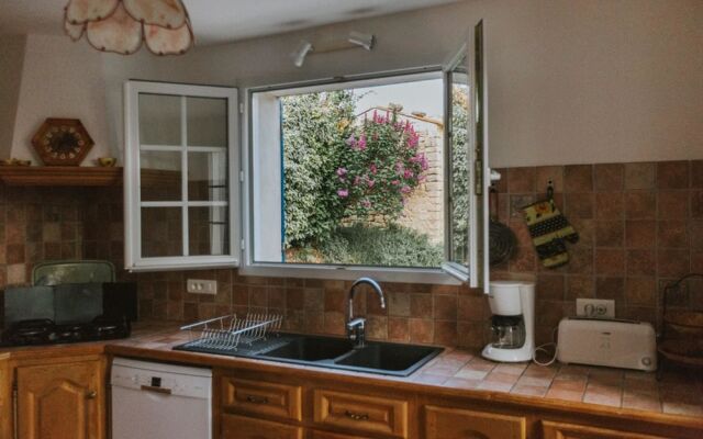 House With 3 Bedrooms in Saint-pierre-de-vassols, With Private Pool, E