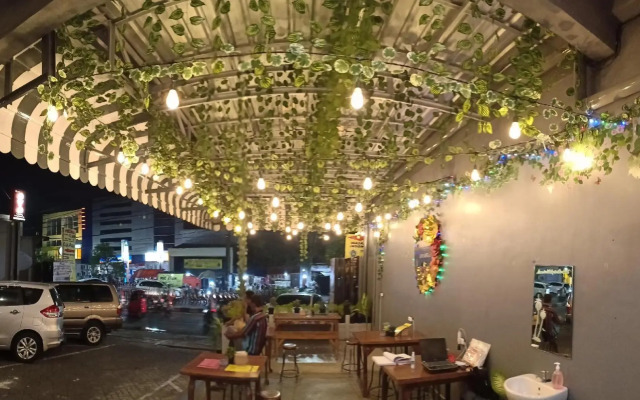 Central City Family Residence by OYO Rooms