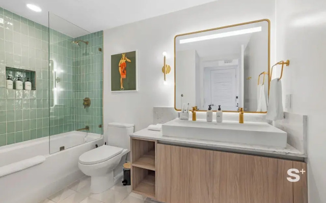 Sky High Stay Sleek Studio in Miami