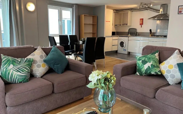 Premium 4Pax Apartment with Kitchen