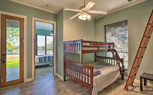 Charming Gainesville Retreat: Barn, Horses Welcome