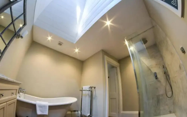 Amazing river view house sleeps 8