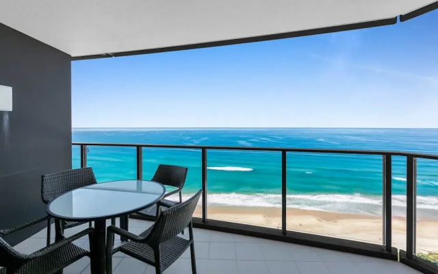 Wonderful 2-bed With Pool, Gym & Scenic Views