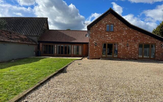 Charming Norfolk Barn Conversion in Barnham Broom