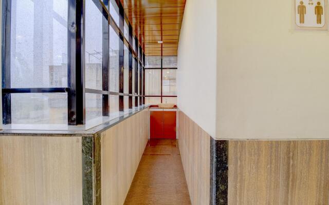 OYO 75839 Hotel Rex Plaza