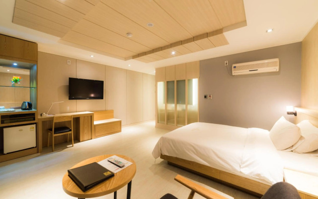 Reborn Suwon Silkroad Hotel