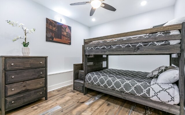 Urban Oasis 4BD House close to FQ