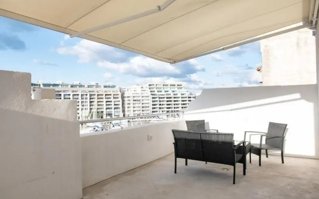 Comfortable Double Room in Pieta - Bb Marina
