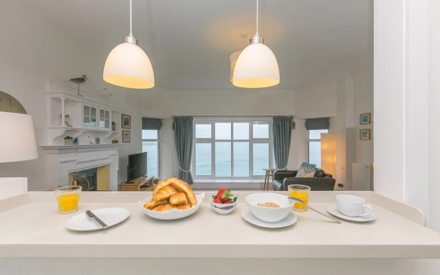 4 Pentowan Court
