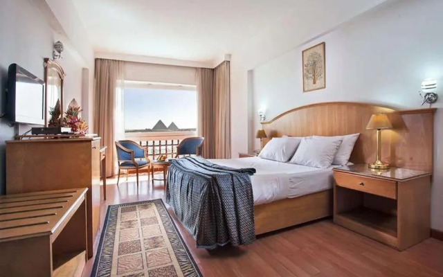 Delta Pyramids Hotel