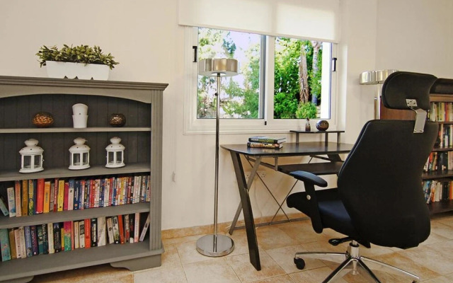 Cleopatra Paralimni in Paralimni