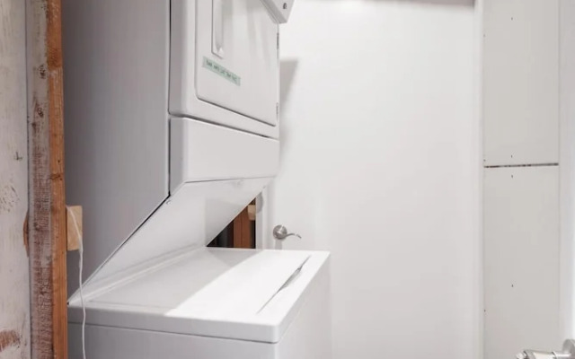 Huge 4 Bedroom Upper Suite