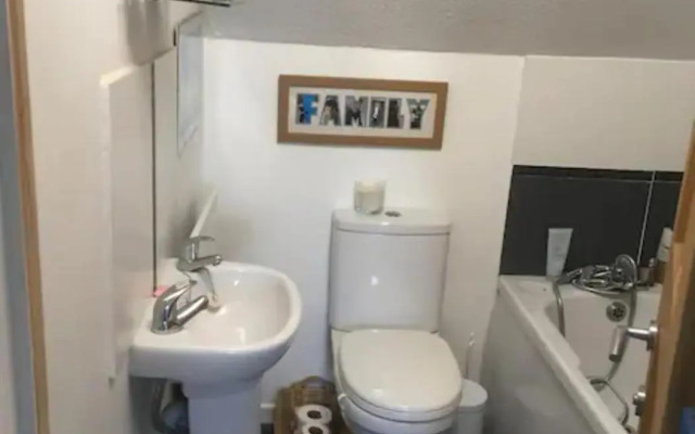 Entire house near beaches, footpaths and shops