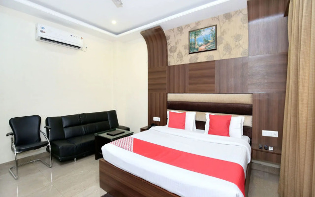 OYO 5710 The Majestic Crown Hotel