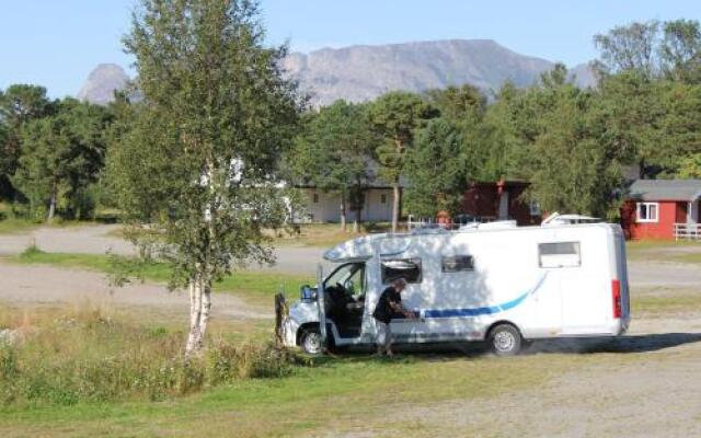 Ulvsvåg Gjestgiveri Og Fjordcamping