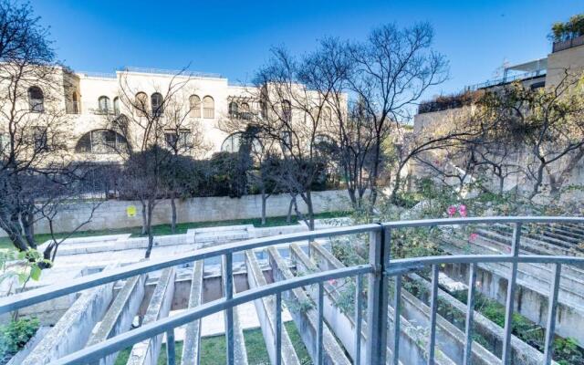 Cosy Studio in Mamilla, free parking up to 5 ppl