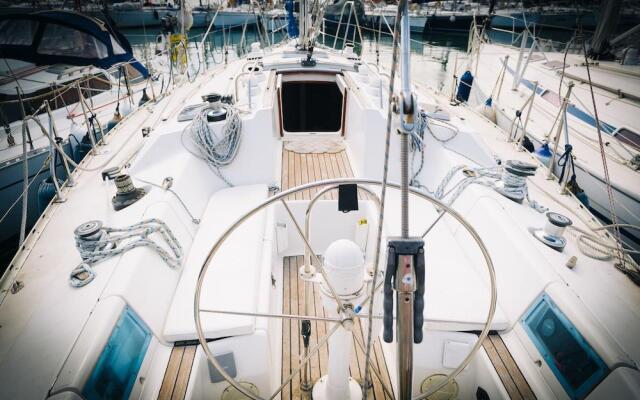 Sheliak boat and breakfast