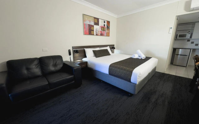 Golden West Motor Inn – Guest Rooms – Dubbo