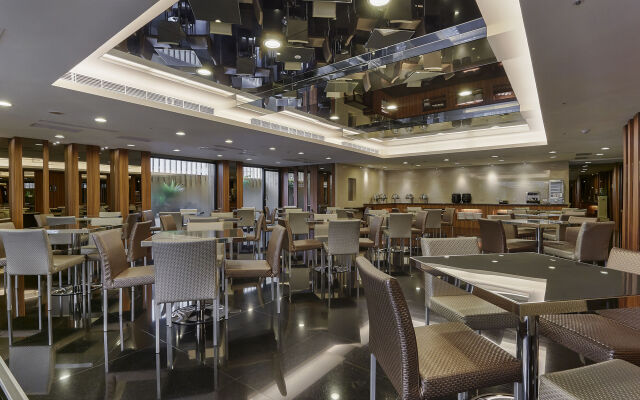 Delton Hotel Love River